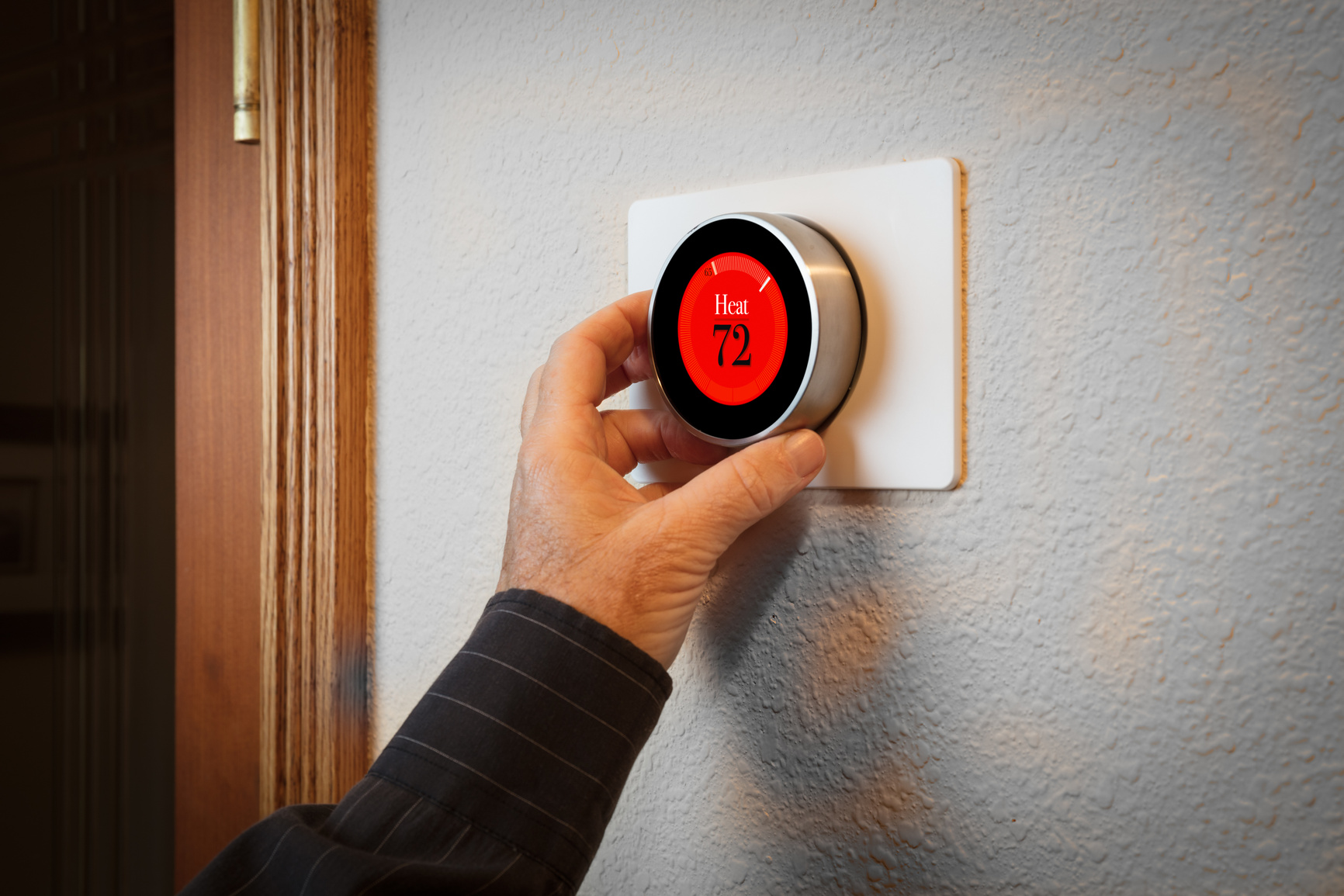 Smart Home: Digital thermostat heating and cooling automation system